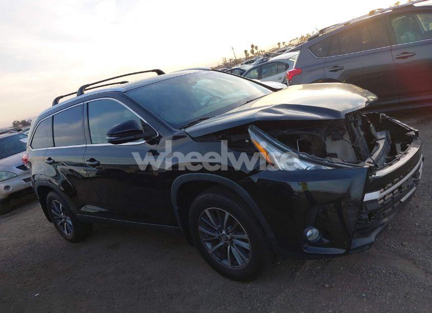 Photo 14 of 2019 Toyota Highlander XLE (VIN 5TDJZRFH2KS569010)