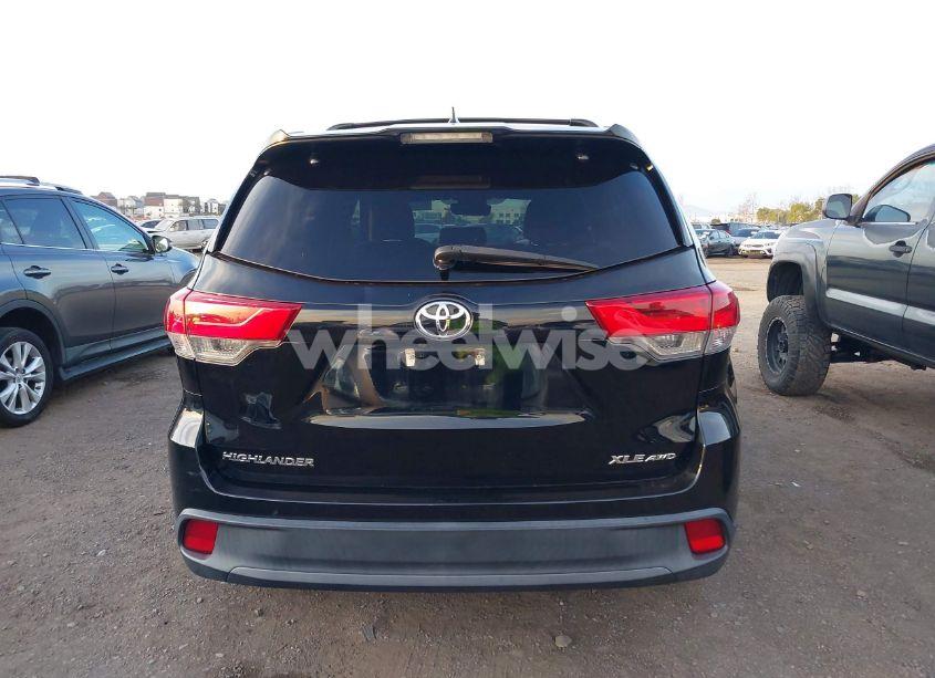 Photo 17 of 2019 Toyota Highlander XLE (VIN 5TDJZRFH2KS569010)