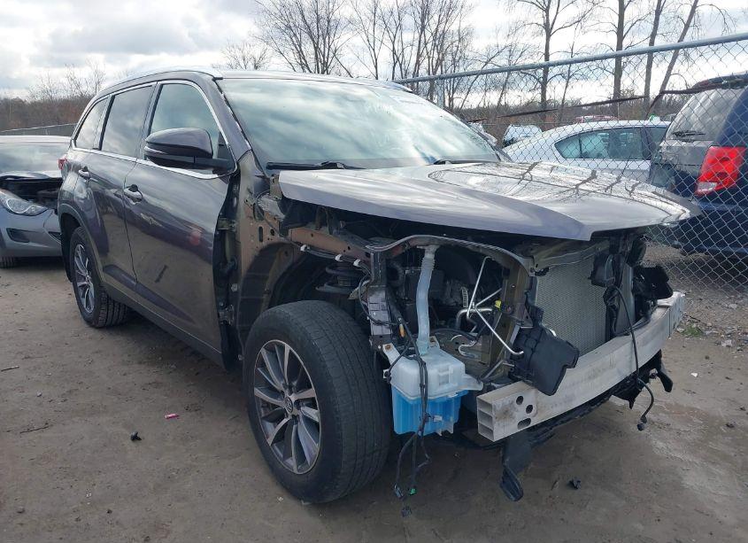 2019 Toyota Highlander XLE (VIN 5TDJZRFH2KS578371) main photo