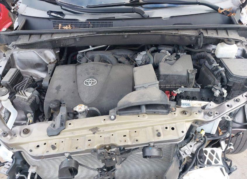 Photo 10 of 2019 Toyota Highlander XLE (VIN 5TDJZRFH2KS578371)