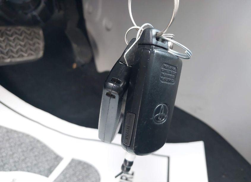 Photo 11 of 2019 Toyota Highlander XLE (VIN 5TDJZRFH2KS578371)