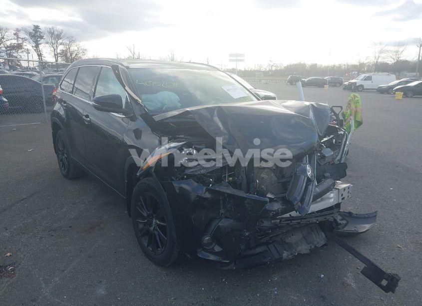 2019 Toyota Highlander SE (VIN 5TDJZRFH2KS604029) main photo