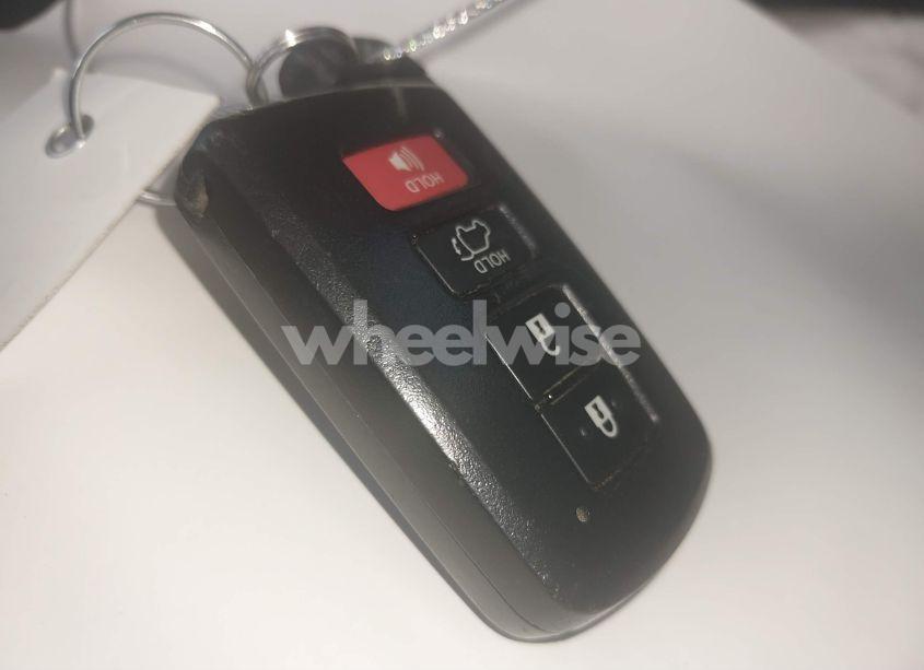 Photo 11 of 2019 Toyota Highlander SE (VIN 5TDJZRFH2KS604029)