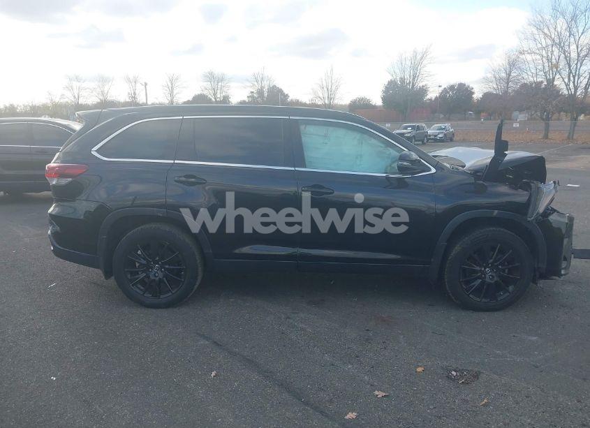 Photo 13 of 2019 Toyota Highlander SE (VIN 5TDJZRFH2KS604029)