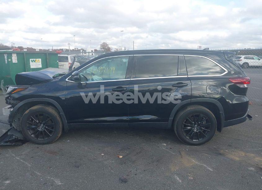Photo 14 of 2019 Toyota Highlander SE (VIN 5TDJZRFH2KS604029)