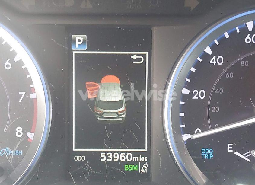 Photo 15 of 2019 Toyota Highlander SE (VIN 5TDJZRFH2KS604029)