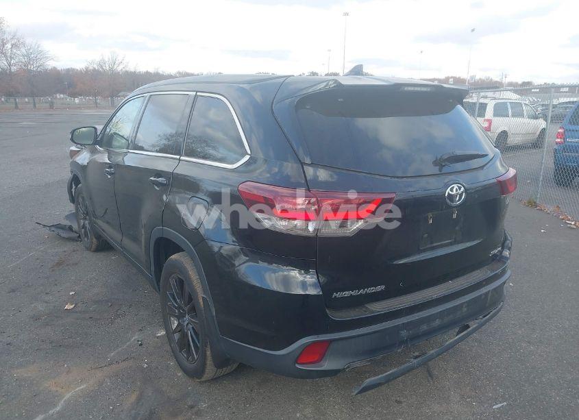 Photo 3 of 2019 Toyota Highlander SE (VIN 5TDJZRFH2KS604029)