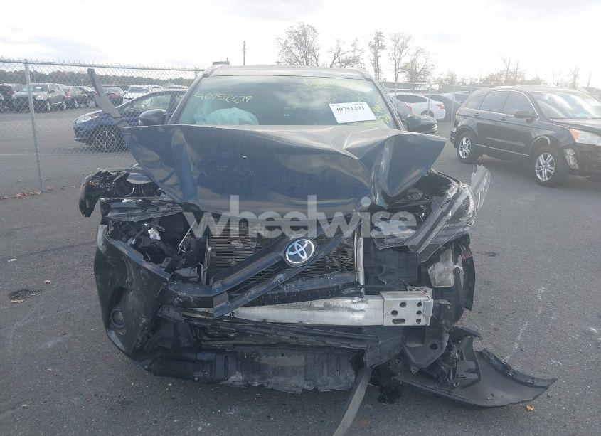 Photo 6 of 2019 Toyota Highlander SE (VIN 5TDJZRFH2KS604029)