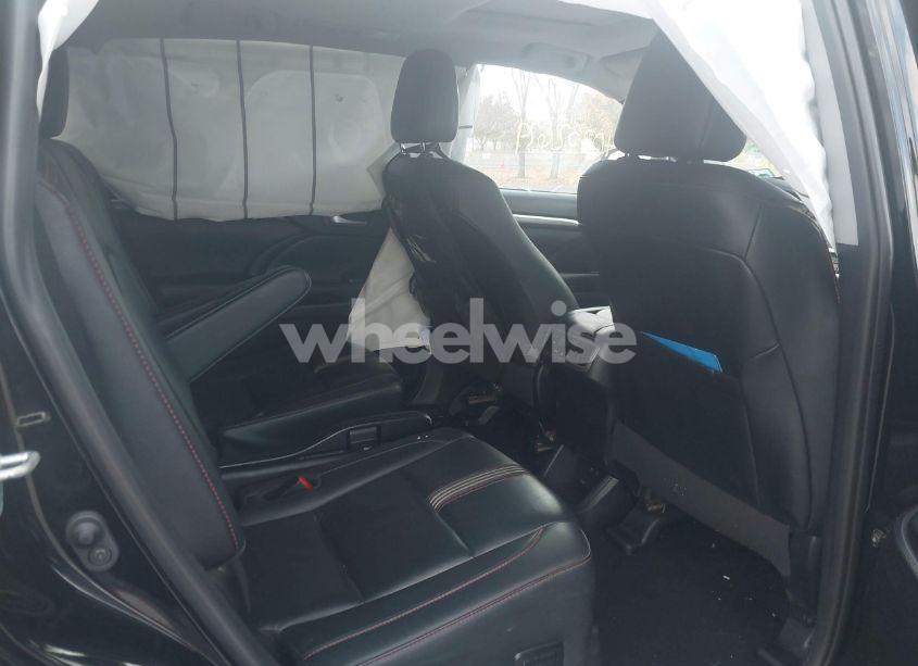 Photo 8 of 2019 Toyota Highlander SE (VIN 5TDJZRFH2KS604029)