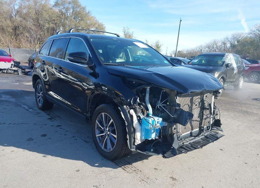 2019 Toyota Highlander XLE (VIN 5TDJZRFH2KS604614) main photo