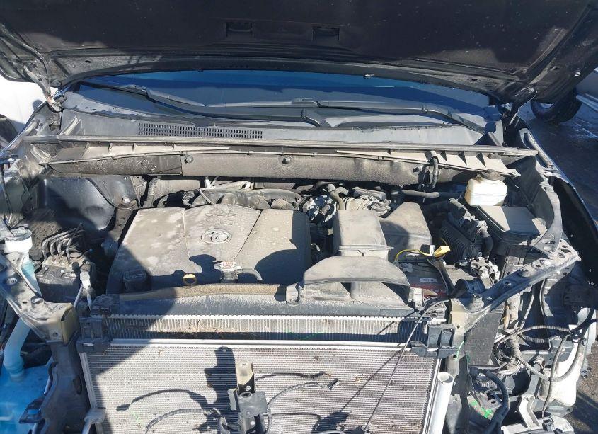 Photo 10 of 2019 Toyota Highlander XLE (VIN 5TDJZRFH2KS604614)