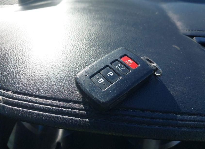 Photo 11 of 2019 Toyota Highlander XLE (VIN 5TDJZRFH2KS604614)