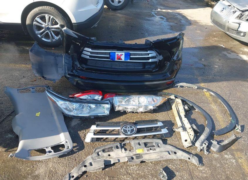 Photo 12 of 2019 Toyota Highlander XLE (VIN 5TDJZRFH2KS604614)