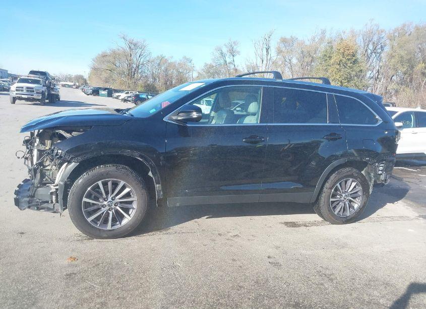 Photo 15 of 2019 Toyota Highlander XLE (VIN 5TDJZRFH2KS604614)