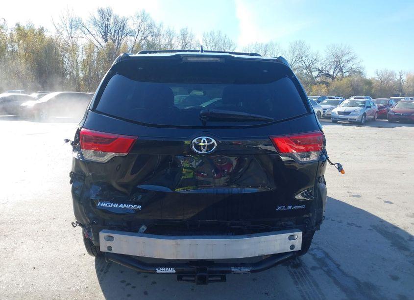 Photo 17 of 2019 Toyota Highlander XLE (VIN 5TDJZRFH2KS604614)