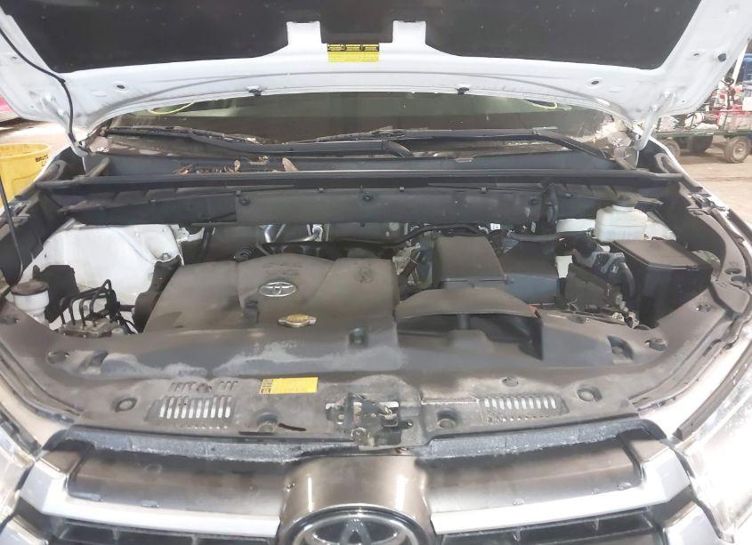 Photo 10 of 2017 Toyota Highlander XLE (VIN 5TDJZRFH3HS368760)