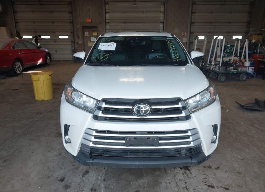 Photo 12 of 2017 Toyota Highlander XLE (VIN 5TDJZRFH3HS368760)