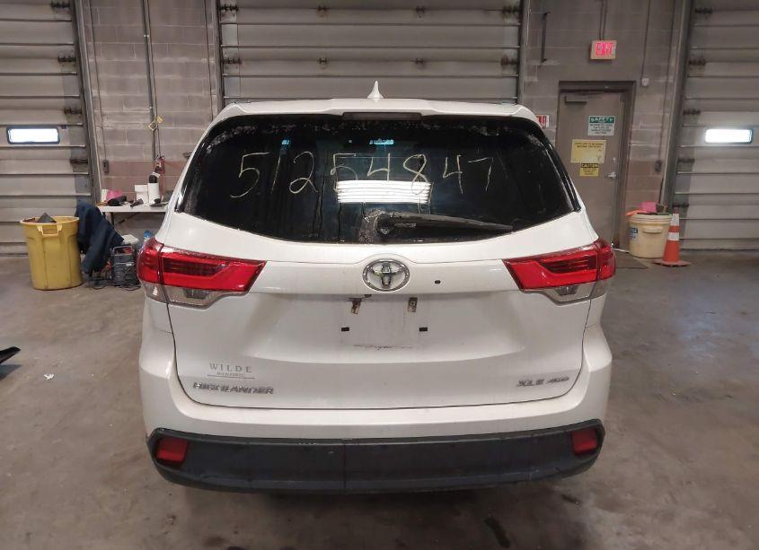 Photo 16 of 2017 Toyota Highlander XLE (VIN 5TDJZRFH3HS368760)