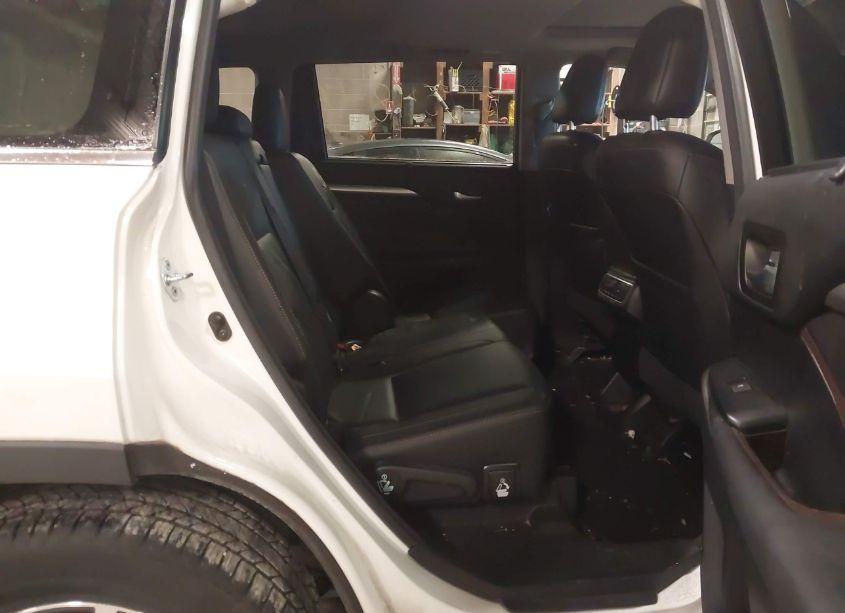 Photo 8 of 2017 Toyota Highlander XLE (VIN 5TDJZRFH3HS368760)