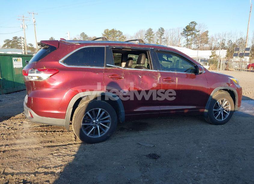 Photo 13 of 2017 Toyota Highlander XLE (VIN 5TDJZRFH3HS378351)