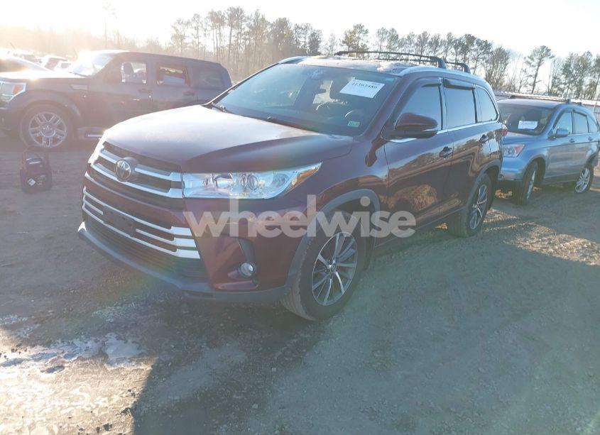 Photo 2 of 2017 Toyota Highlander XLE (VIN 5TDJZRFH3HS378351)