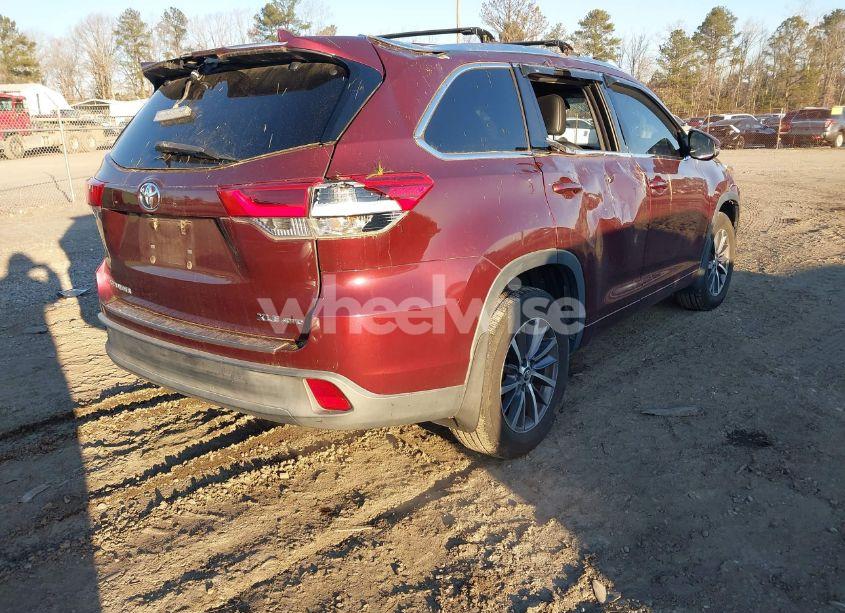 Photo 4 of 2017 Toyota Highlander XLE (VIN 5TDJZRFH3HS378351)