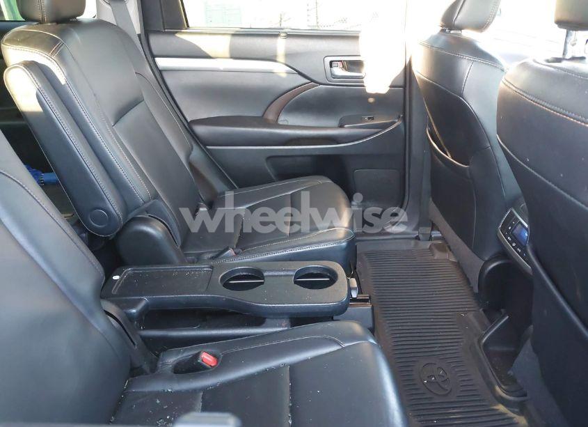 Photo 8 of 2017 Toyota Highlander XLE (VIN 5TDJZRFH3HS378351)