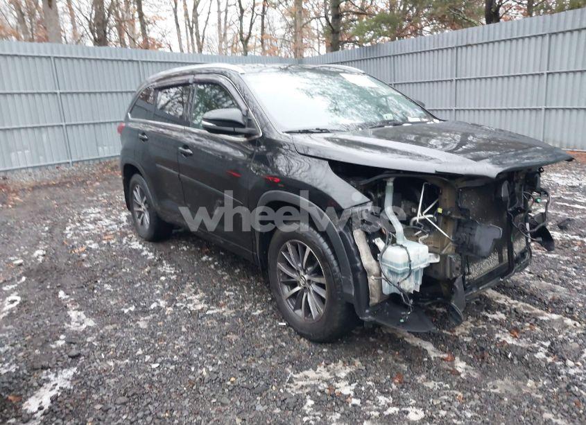 2017 Toyota Highlander XLE (VIN 5TDJZRFH3HS396252) main photo