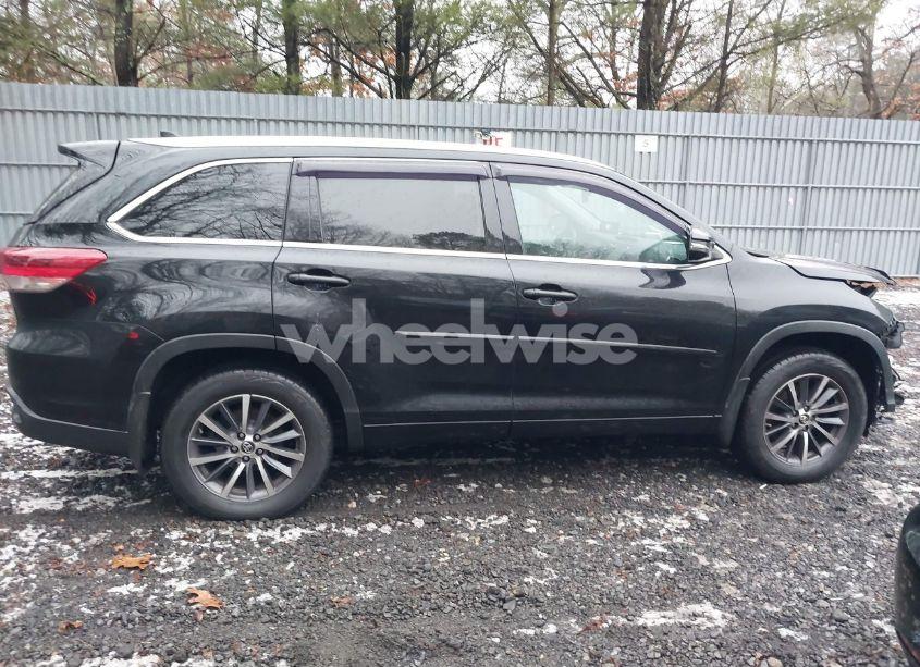 Photo 13 of 2017 Toyota Highlander XLE (VIN 5TDJZRFH3HS396252)