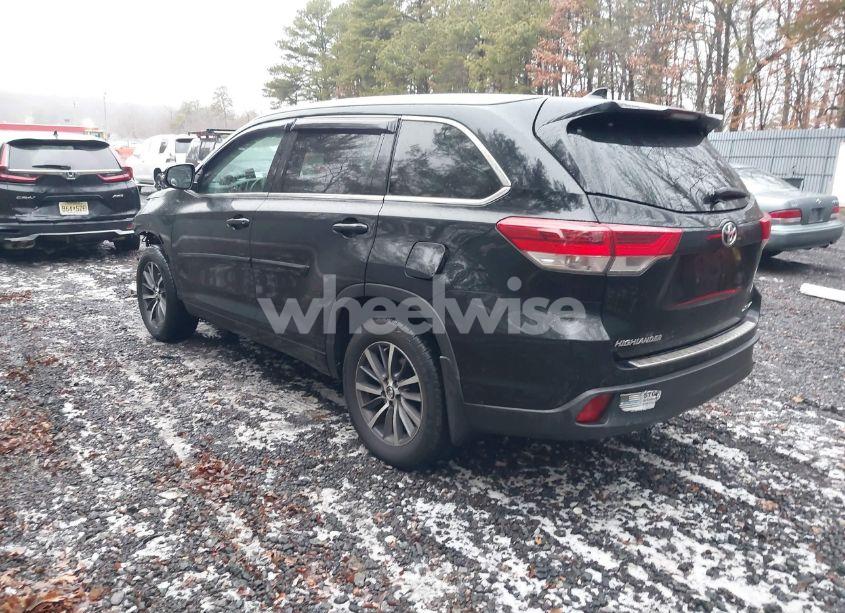 Photo 3 of 2017 Toyota Highlander XLE (VIN 5TDJZRFH3HS396252)