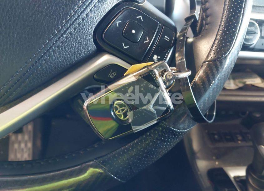 Photo 11 of 2017 Toyota Highlander XLE (VIN 5TDJZRFH3HS434272)