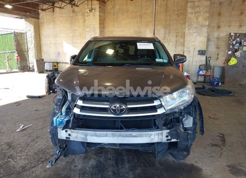 Photo 6 of 2017 Toyota Highlander XLE (VIN 5TDJZRFH3HS434272)