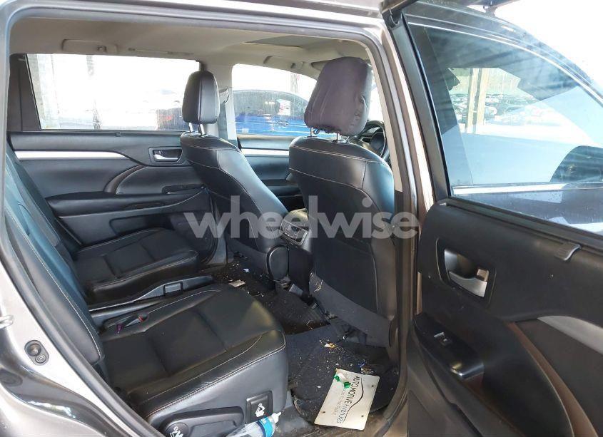 Photo 8 of 2017 Toyota Highlander XLE (VIN 5TDJZRFH3HS434272)