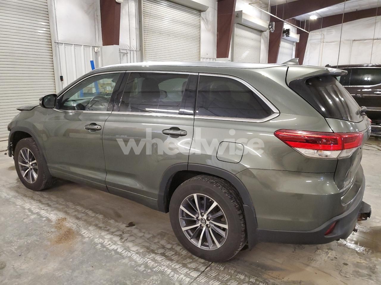Photo 2 of 2017 TOYOTA HIGHLANDER SE (VIN 5TDJZRFH3HS434871)