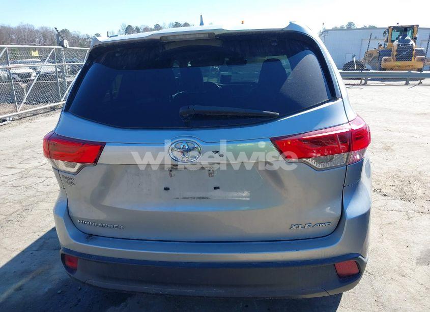 Photo 15 of 2017 Toyota Highlander XLE (VIN 5TDJZRFH3HS447023)