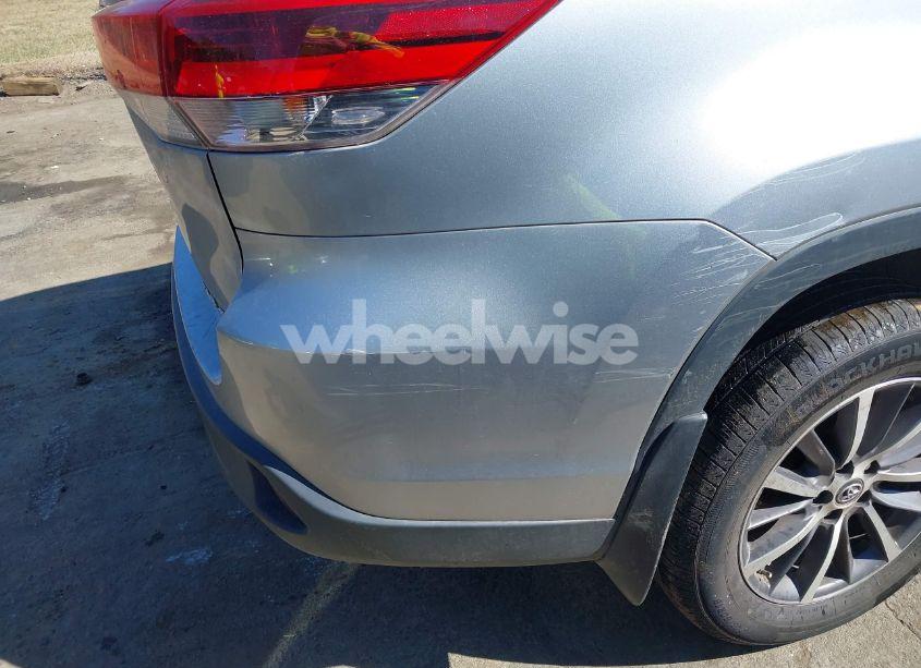 Photo 16 of 2017 Toyota Highlander XLE (VIN 5TDJZRFH3HS447023)