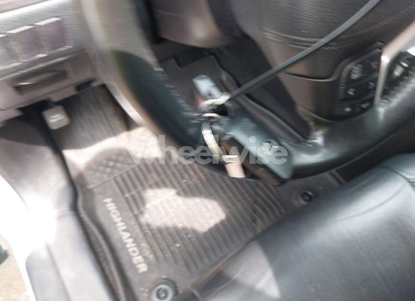 Photo 11 of 2017 Toyota Highlander XLE (VIN 5TDJZRFH3HS512047)