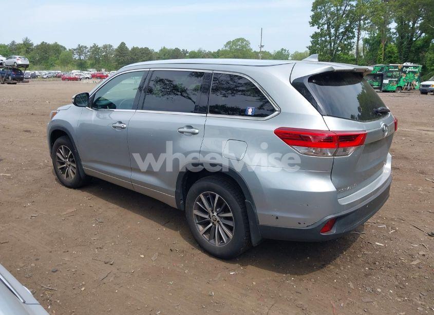 Photo 14 of 2017 Toyota Highlander XLE (VIN 5TDJZRFH3HS512047)