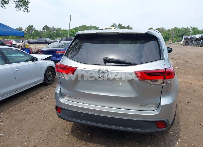 Photo 16 of 2017 Toyota Highlander XLE (VIN 5TDJZRFH3HS512047)