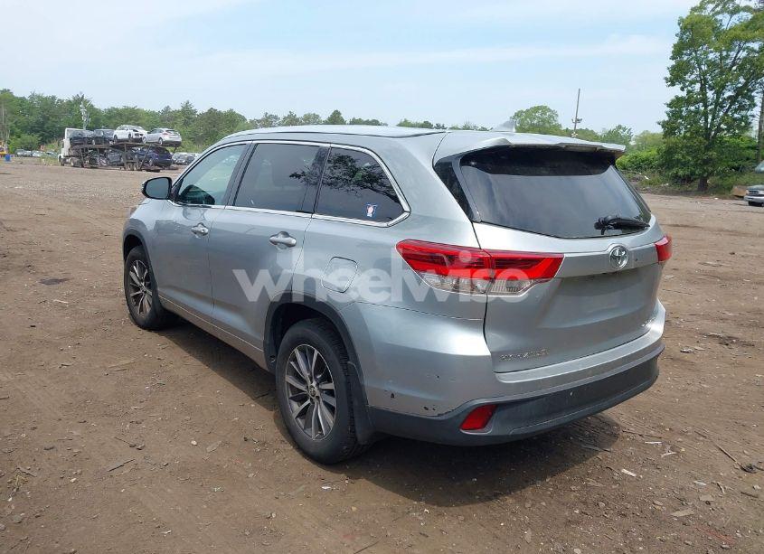 Photo 3 of 2017 Toyota Highlander XLE (VIN 5TDJZRFH3HS512047)