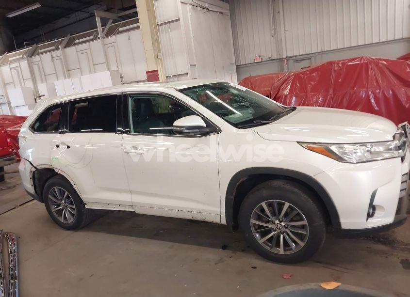 Photo 14 of 2017 Toyota Highlander XLE (VIN 5TDJZRFH3HS513313)