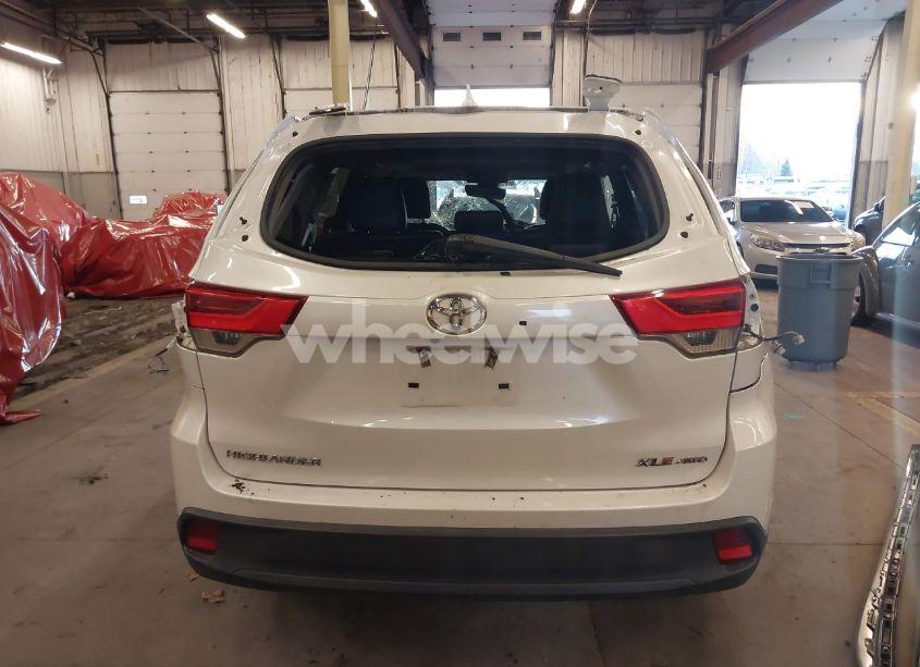 Photo 17 of 2017 Toyota Highlander XLE (VIN 5TDJZRFH3HS513313)