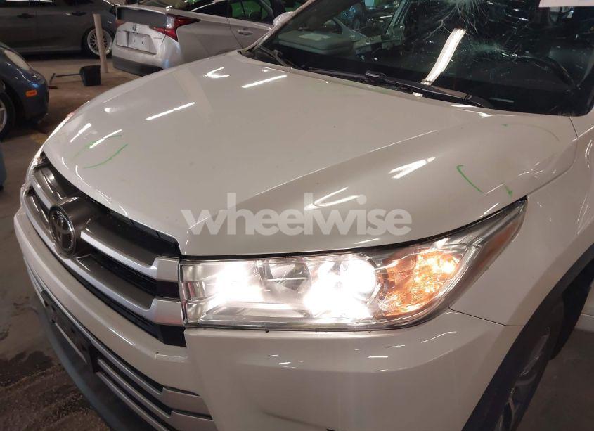 Photo 21 of 2017 Toyota Highlander XLE (VIN 5TDJZRFH3HS513313)