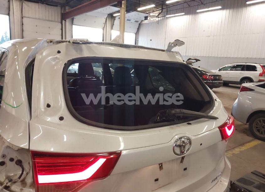 Photo 22 of 2017 Toyota Highlander XLE (VIN 5TDJZRFH3HS513313)