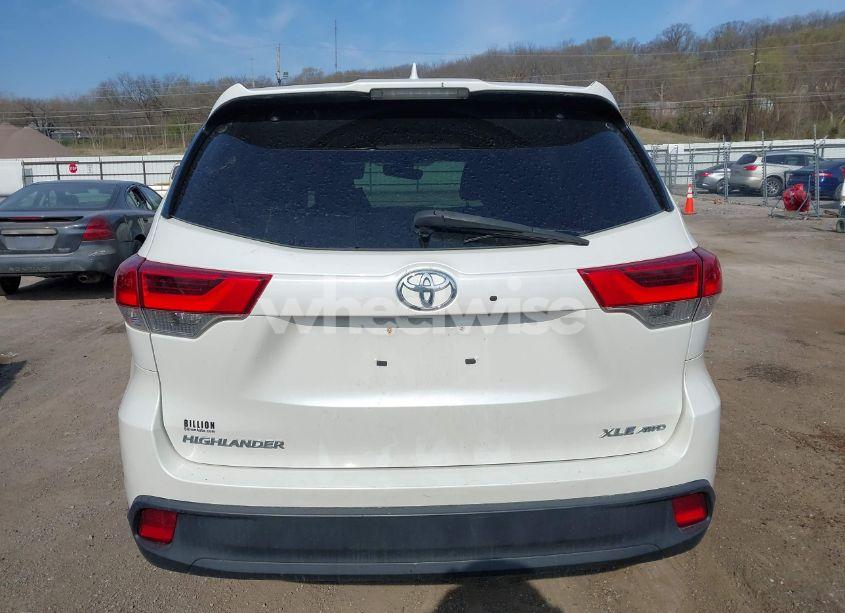 Photo 17 of 2017 Toyota Highlander XLE (VIN 5TDJZRFH3HS513862)