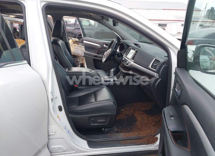 Photo 5 of 2017 Toyota Highlander XLE (VIN 5TDJZRFH3HS513862)