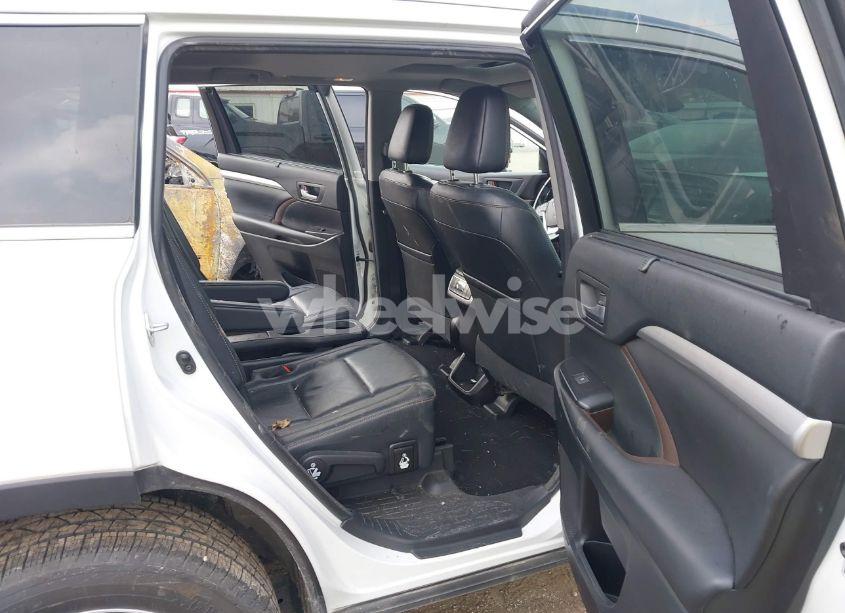 Photo 8 of 2017 Toyota Highlander XLE (VIN 5TDJZRFH3HS513862)