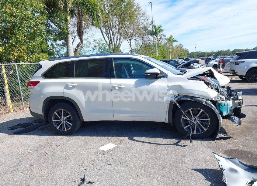 Photo 13 of 2018 Toyota Highlander SE/XLE (VIN 5TDJZRFH3JS532076)