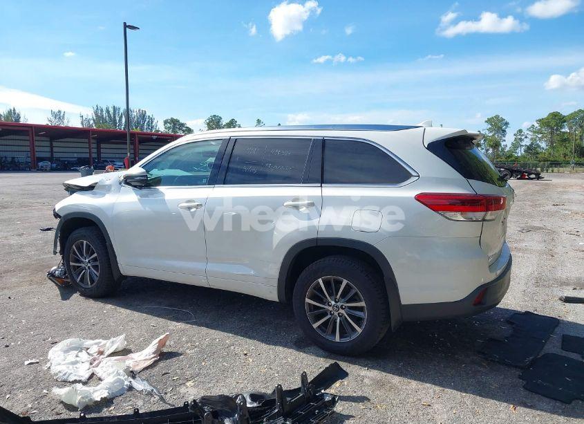 Photo 14 of 2018 Toyota Highlander SE/XLE (VIN 5TDJZRFH3JS532076)