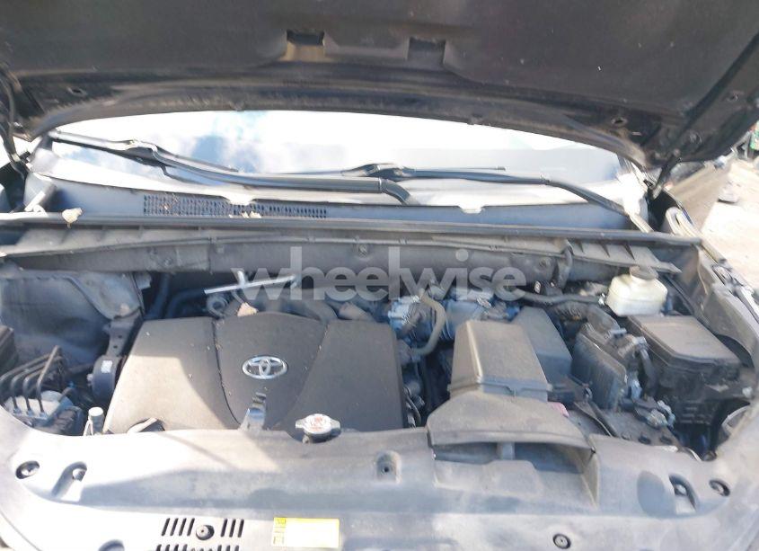 Photo 10 of 2018 Toyota Highlander XLE (VIN 5TDJZRFH3JS547788)